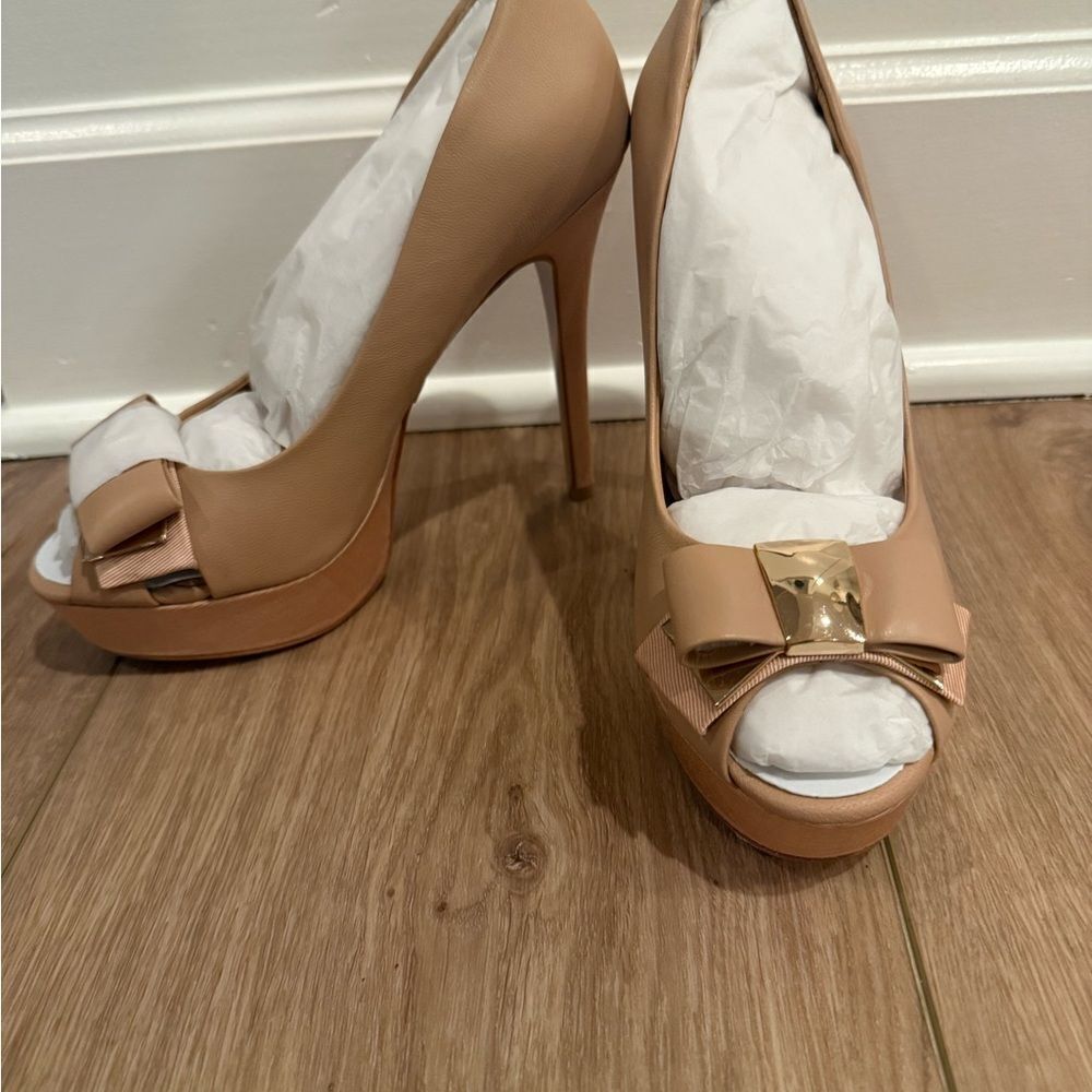 Badgley Mischka Conary Tan Peep-Toe Pump Heels with Bow Detail - Picture 4 of 8